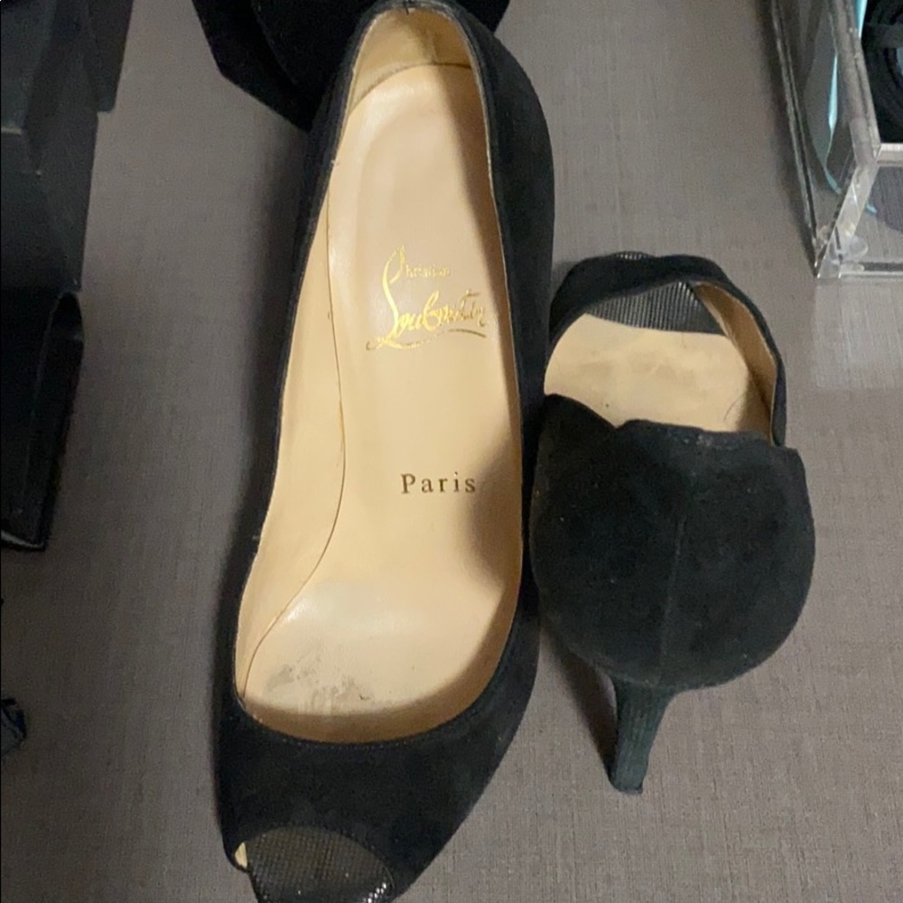 sZ 36 Christian Loubatin suede peep toe heel